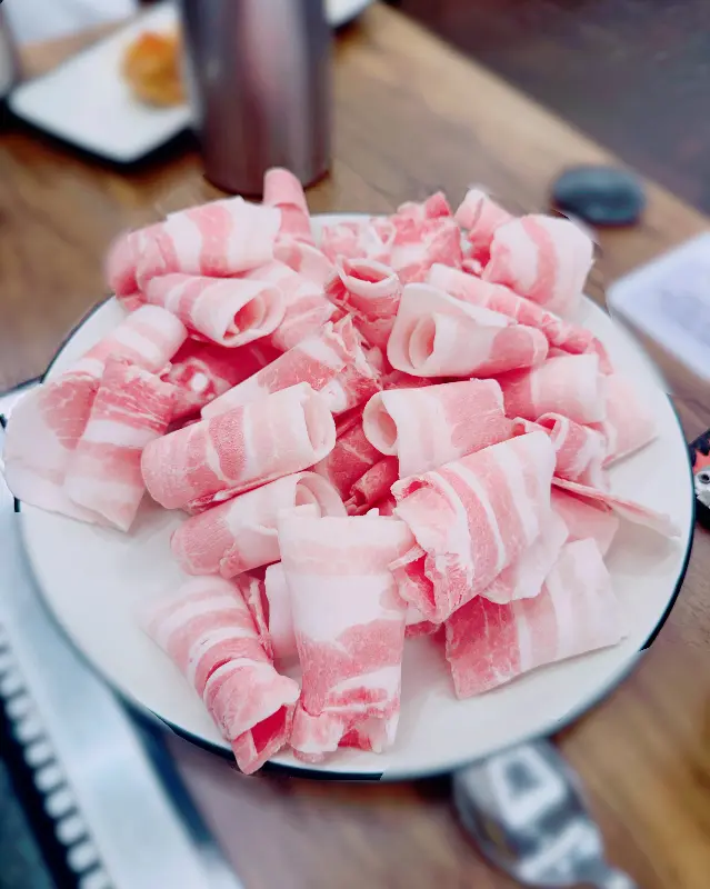 신선한 대패 삼겹살