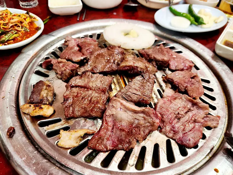 숯불 위에서 구워지는 안창살