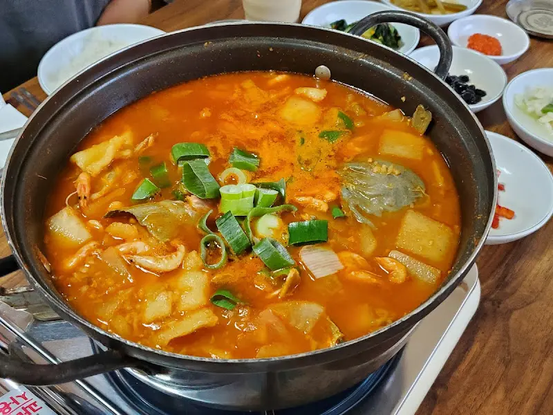 푸짐한 새우매운탕 한상차림