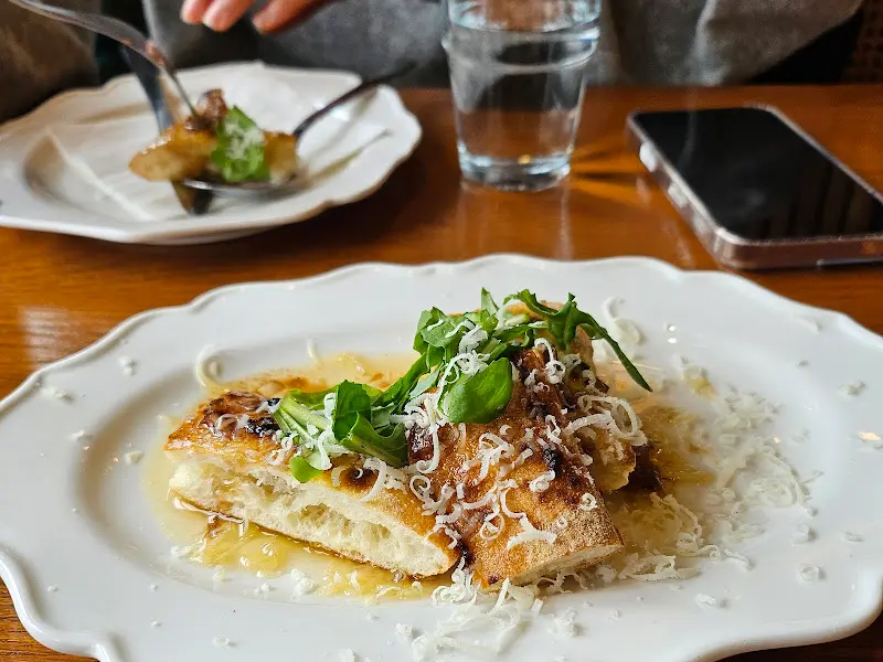 레오네 피제리아 빵