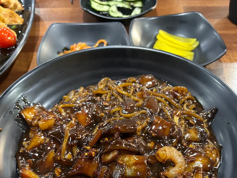 윤기가 흐르는 짜장면