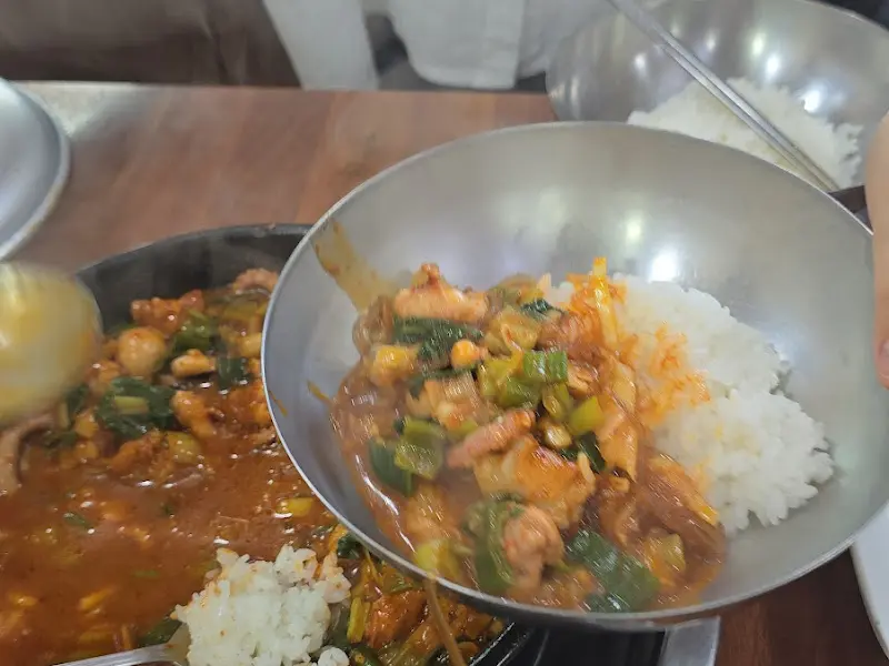 밥 위에 얹어진 낙곱새