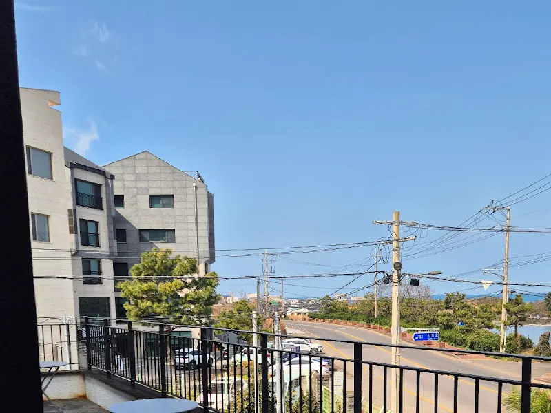 카페에서 바라본 제주 바다 풍경