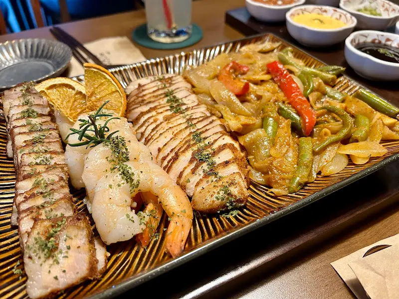 타코 플래터의 다양한 재료들