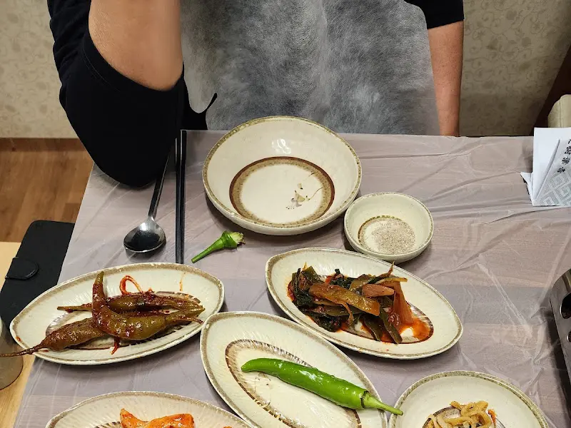 맛깔스러운 밑반찬들