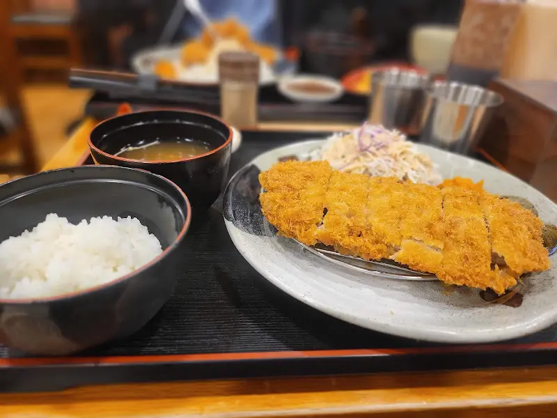 돈까스 정식 한 상 차림