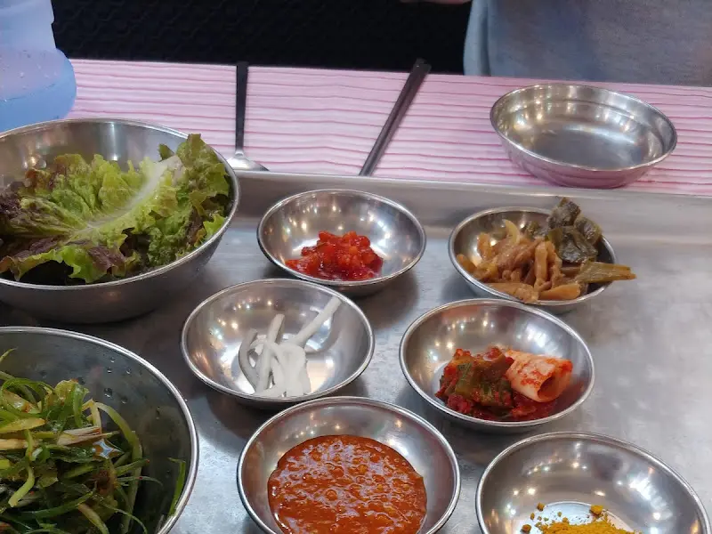 다양한 곁들임 반찬들