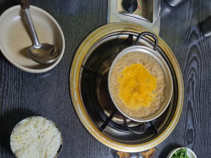 보글보글 끓고 있는 청국장 뚝배기