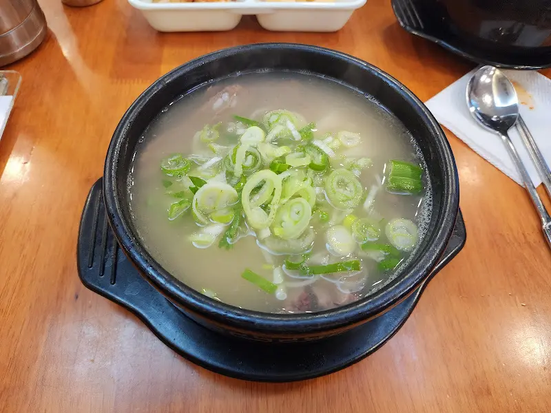 파가 듬뿍 올려진 설렁탕