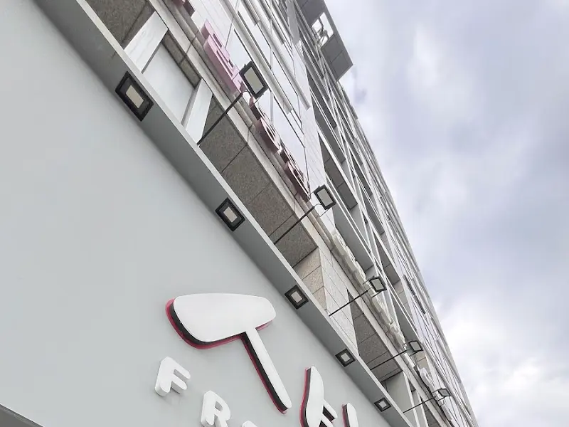 FARM8 육Plus 외부 간판