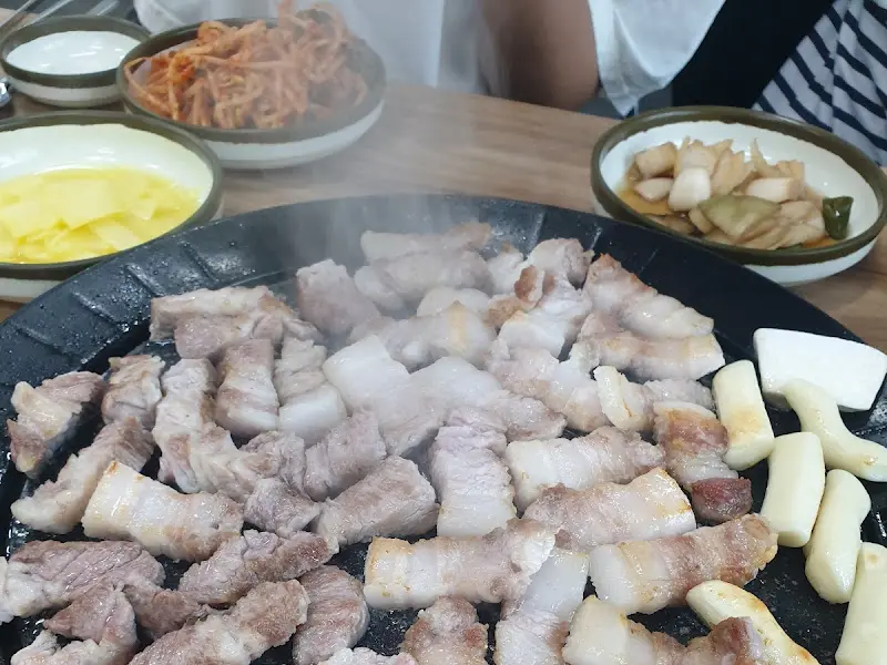 구워지고 있는 삼겹살