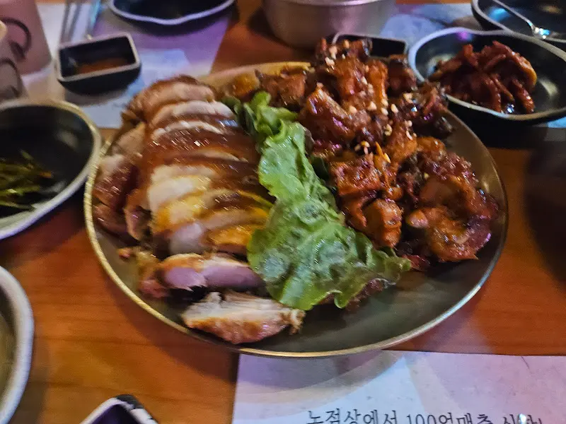 윤기가 흐르는 족발