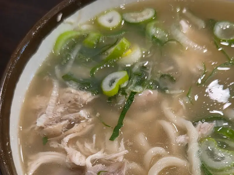 닭칼국수 근접샷