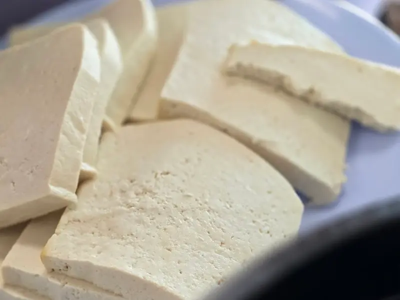 두툼하게 썰린 두부