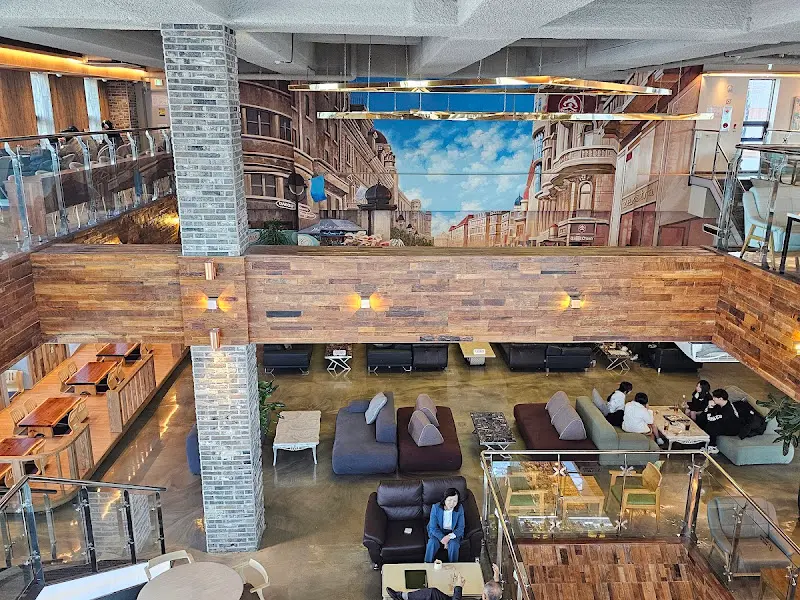 카페 내부 전경