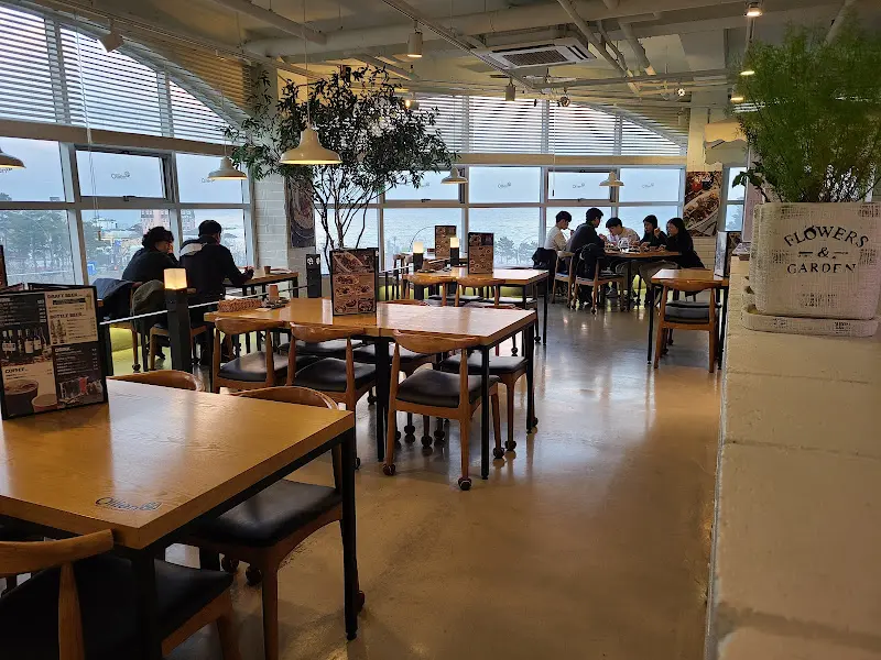 레스토랑 내부 전경