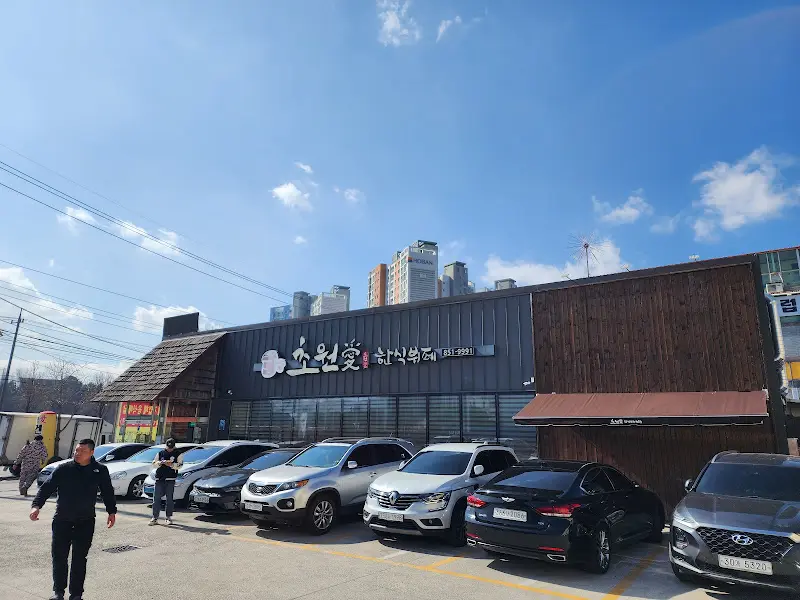 초원애 한식뷔페 외부 모습