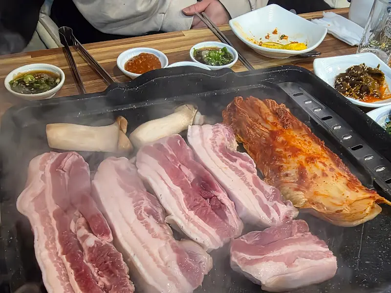 흑돼지 오겹살과 김치