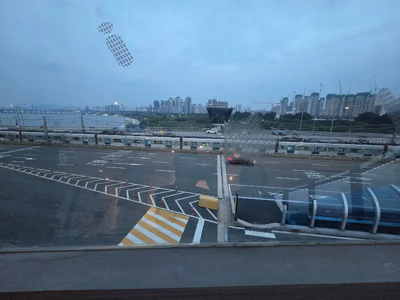 카페에서 보이는 한강뷰