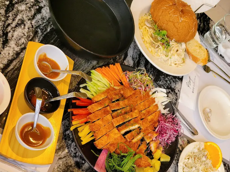 쌈 돈까스와 파스타 전체샷