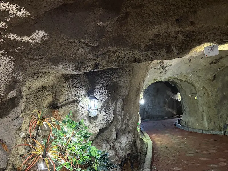 동굴 내부 조명