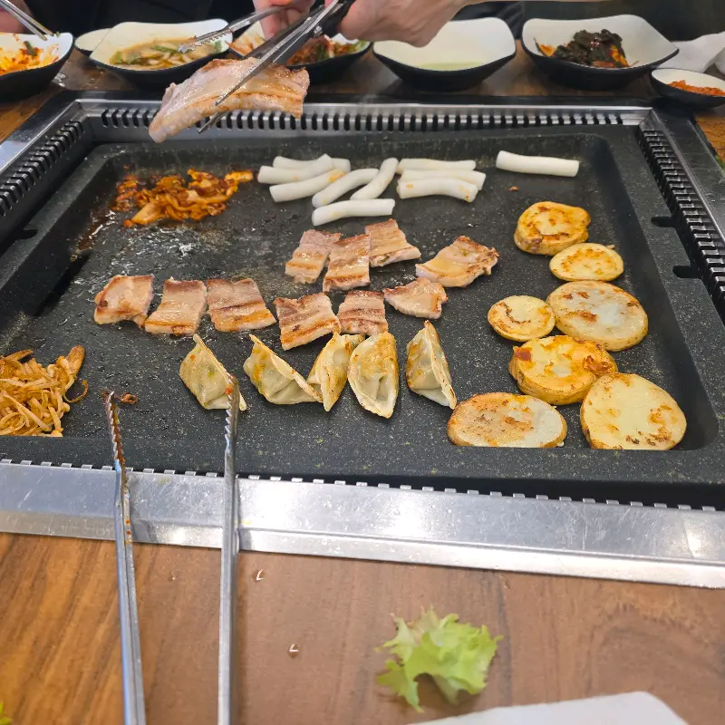 지글지글 익어가는 삼겹살