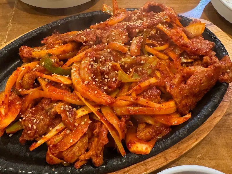 매콤한 양념의 돼지고기 볶음