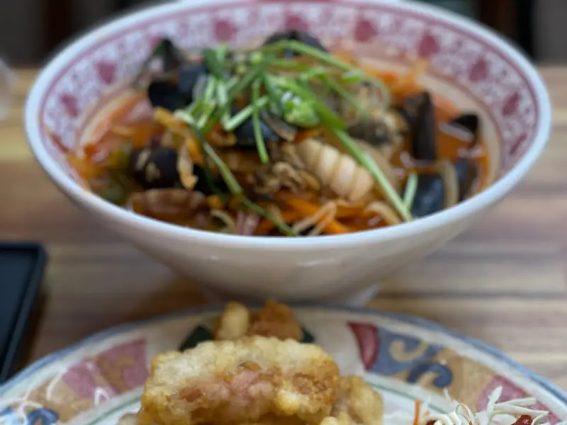 짬뽕과 탕수육 한 상 차림