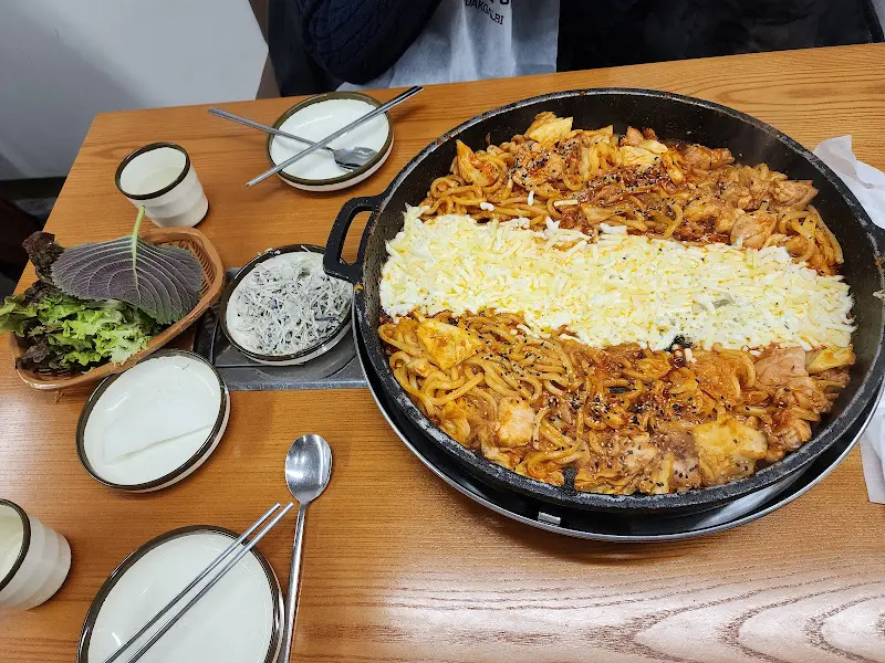 닭갈비와 쌈 채소