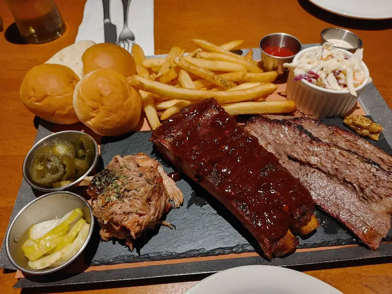 푸짐한 하우스 플래터 한상차림