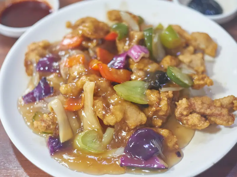 달콤한 소스가 인상적인 탕수육