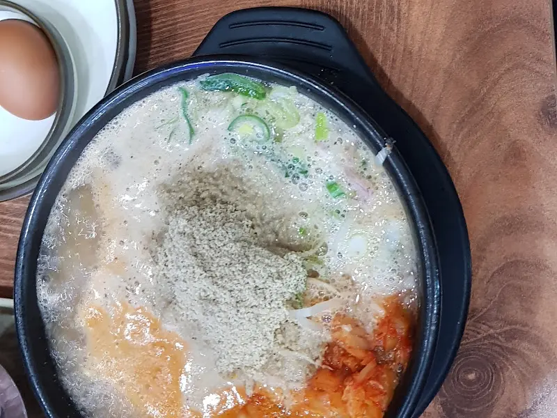 담백한 맛 콩나물 국밥