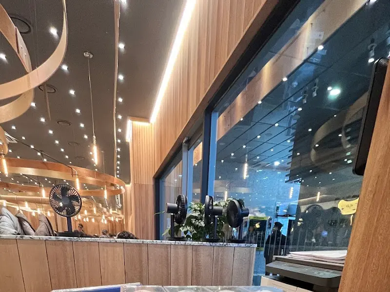 매장 내부 인테리어