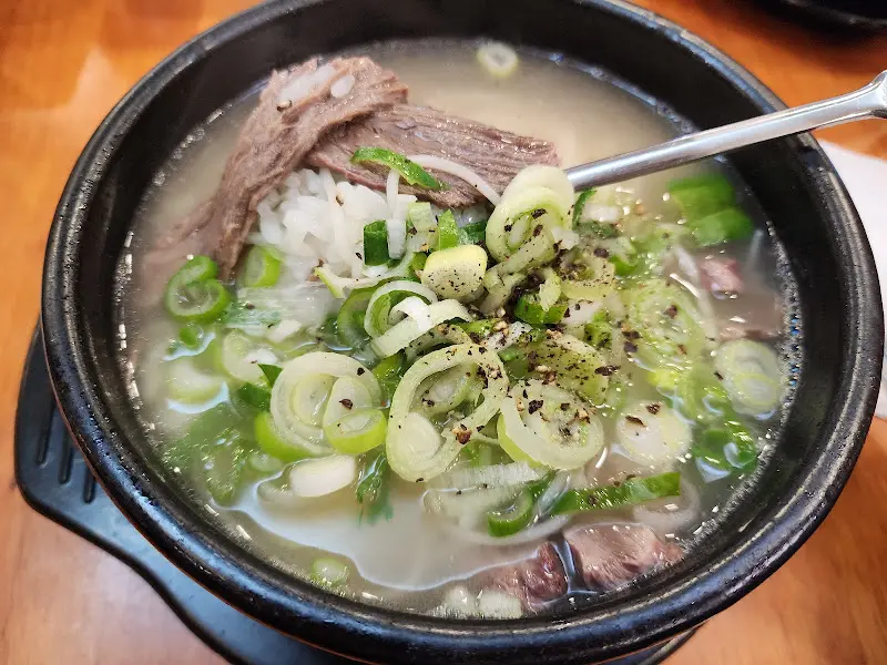 밥이 말아져 나온 설렁탕