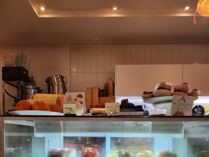 구름한조각 디저트 진열대