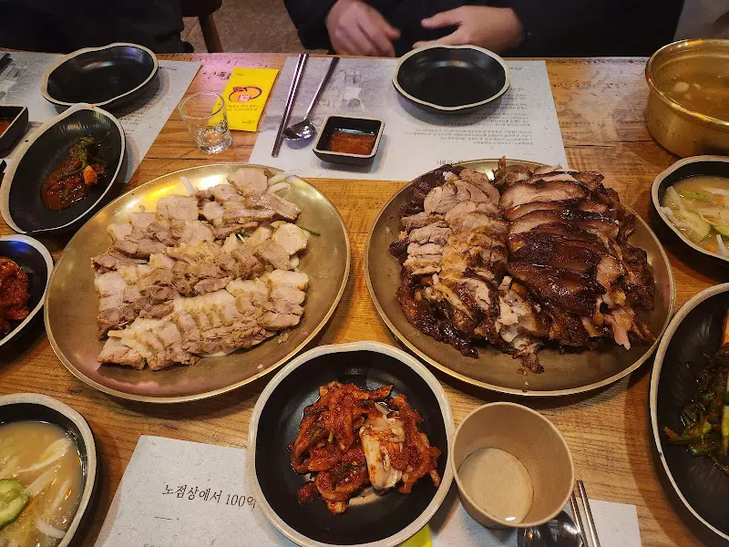 보쌈과 족발 한 상 차림