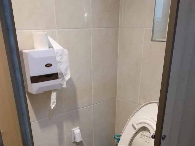 깨끗하게 관리된 화장실