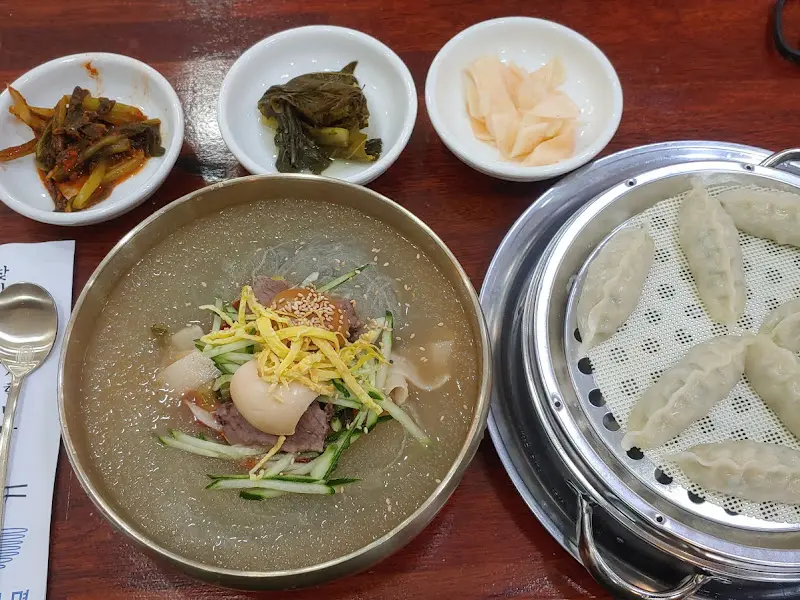 냉면과 만두의 조화