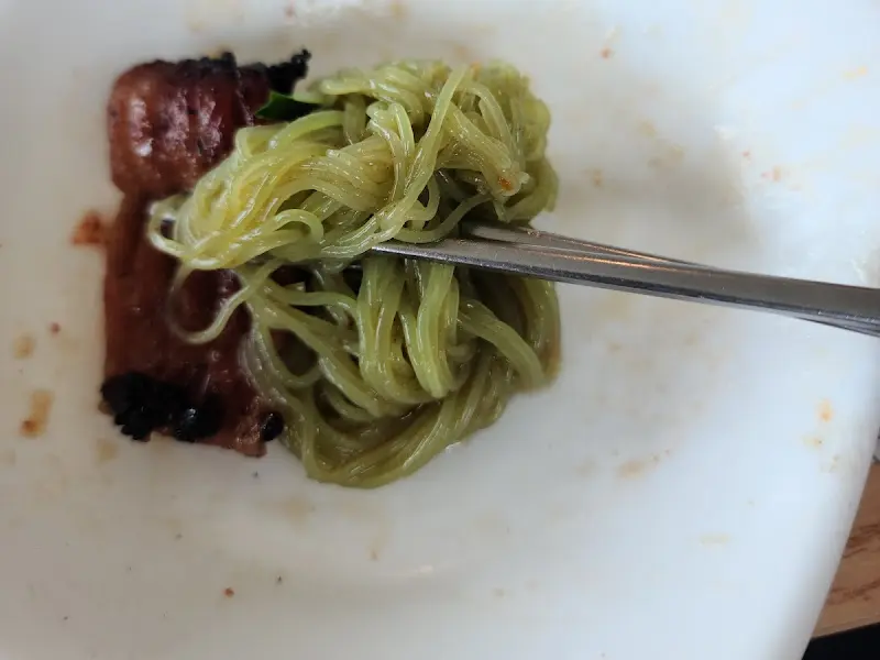 돼지갈비와 냉면의 환상적인 조합