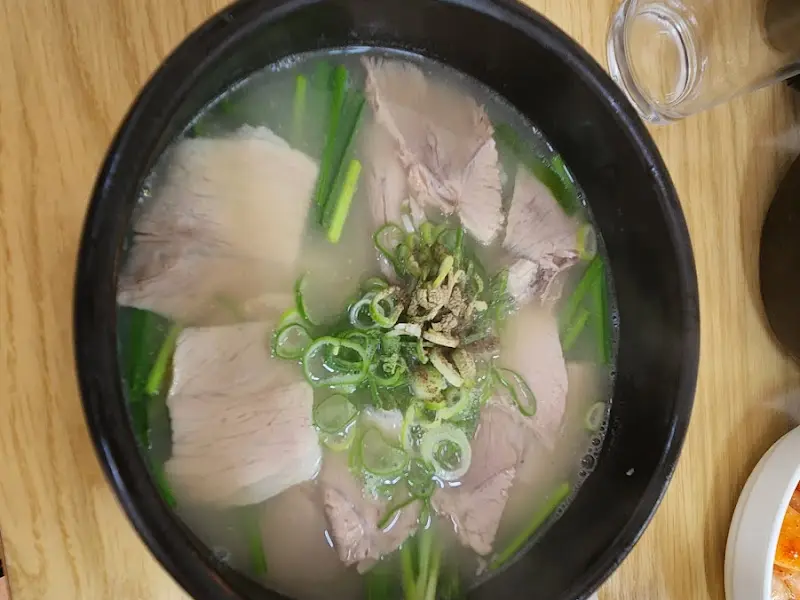영창돼지국밥 돼지국밥 전체샷
