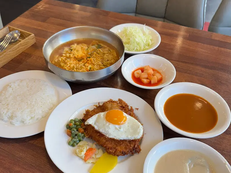 돈가스, 라면, 밥