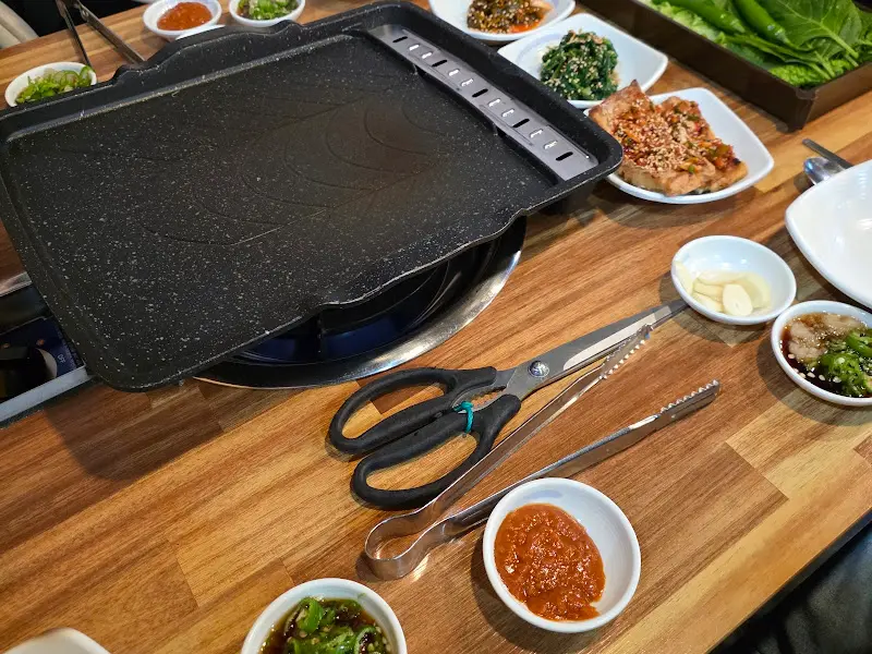 흑돼지 오겹살과 밑반찬