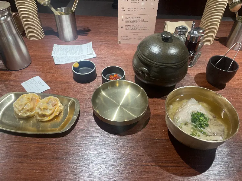 정갈한 테이블 세팅