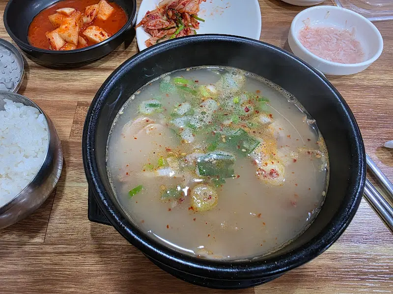돼지국밥과 반찬