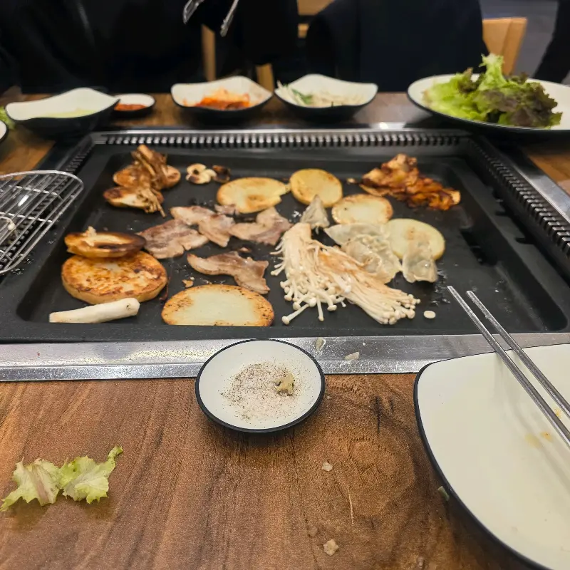 맛있게 구워진 삼겹살