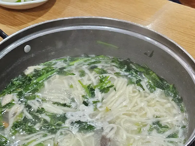 푸짐한 복칼국수