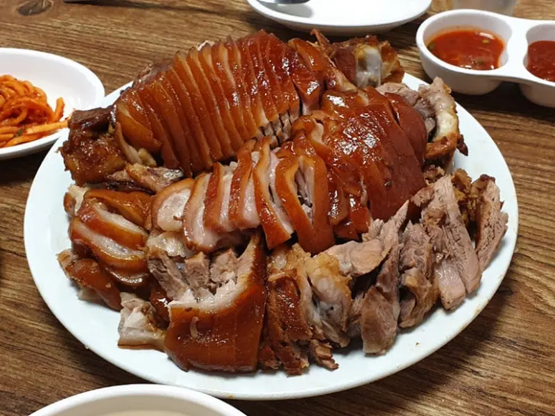 푸짐한 족발 한 상