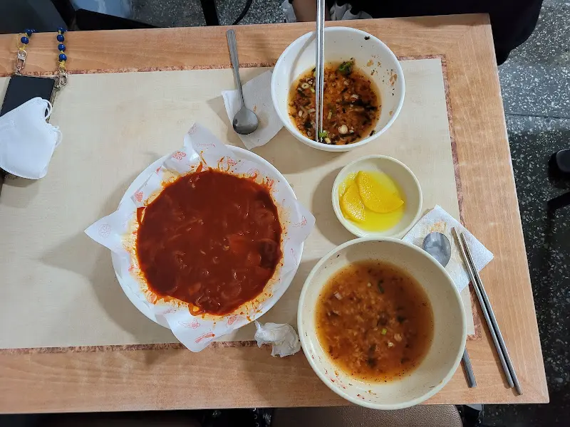 깨끗하게 비워진 그릇