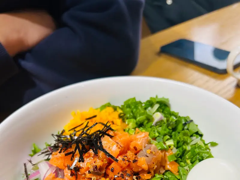 푸짐한 포케 한 상