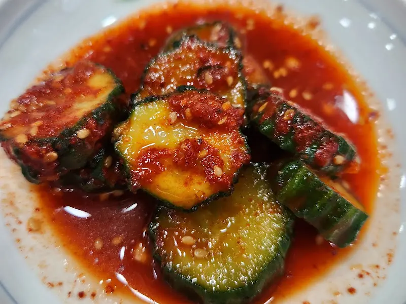 매콤한 양념이 입맛을 돋우는 오이 소박이